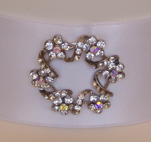 Brooch and Roses Wedding Cake